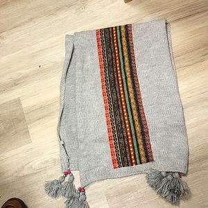 Gray tassled scarf